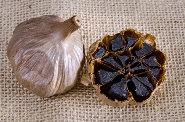 black-garlic-stock