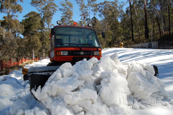 Snow to stick around a little longer for Canberra