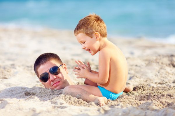 father-son-beach-stock-080914