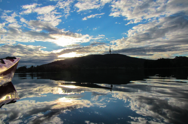 Blue sky lake burley griffin