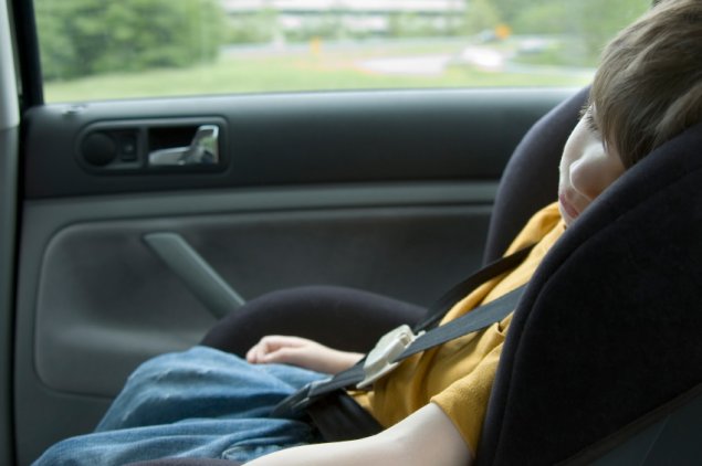 child-seat-child-in-car-stock-080115
