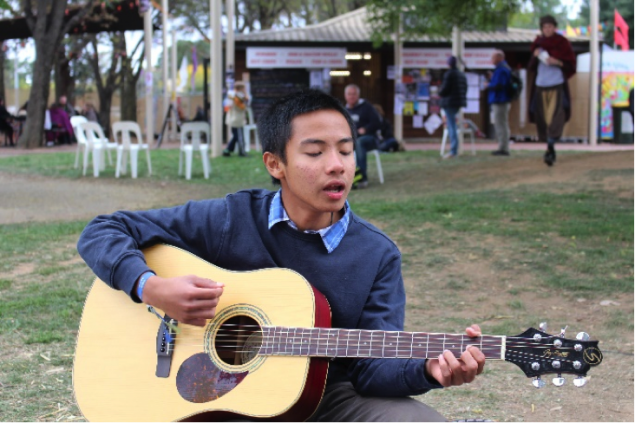 guitarist folk festival