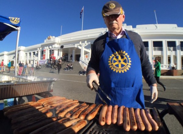 The sausage sizzle at Old Parliament House. Photo: Siobhan Heanue/ABC