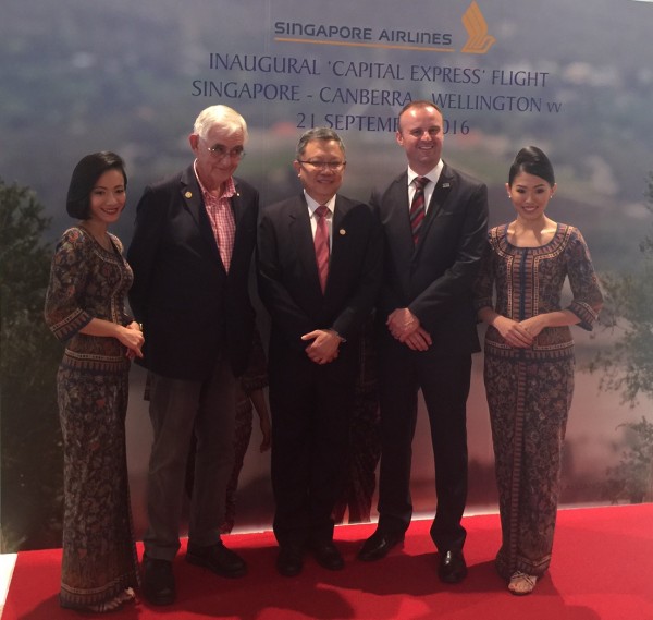 Singapore Airlines staff with Canberra Airport Chairman Terry Snow, Singapore Airlines executive vice-president commercial Mak Swee Wah and ACT Chief Minister Andrew Barr.