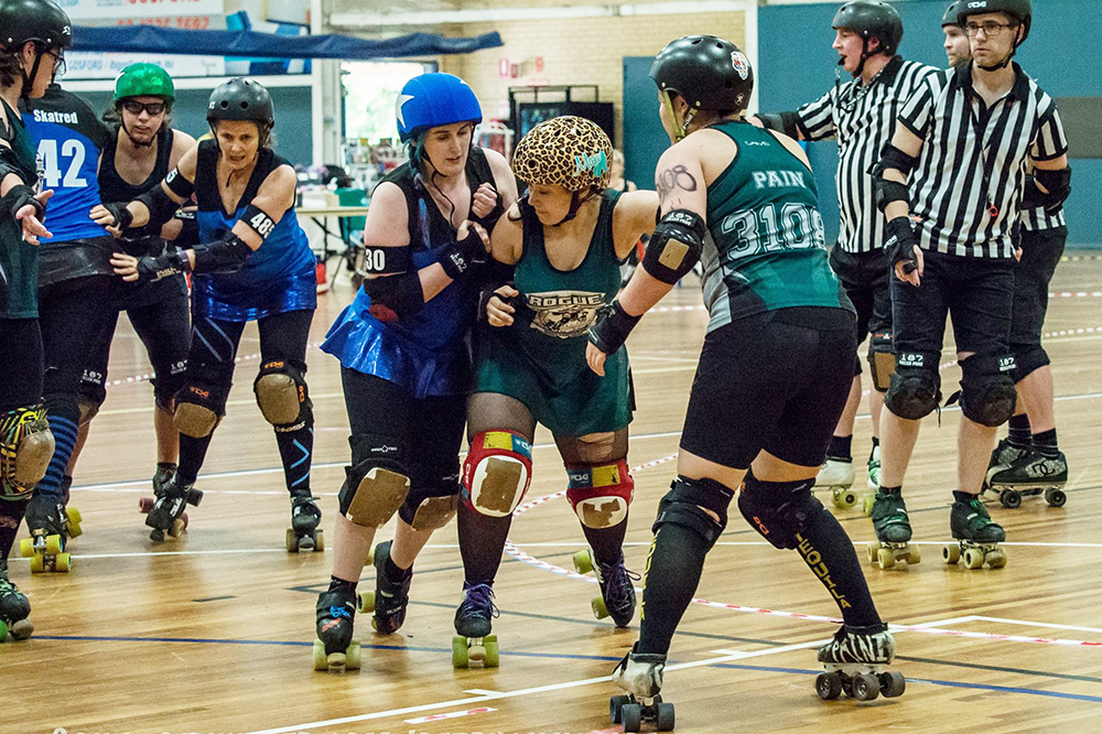 Varsity Derby League's Rogue Scholars vs Blue Mountains Free Sisters October 2016 - photo by Sonia Quinn