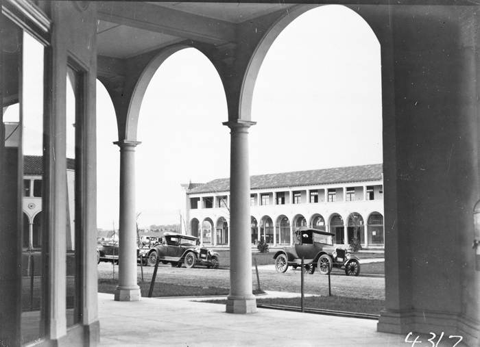 Looking through the colonnades of the Melbourne Building towards the Sydney Building about 1930. Image courtesy of National Archives of Australia from Mildenhall collection: A3560, 4317