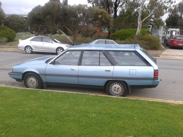 Mitsubishi sedan wagon