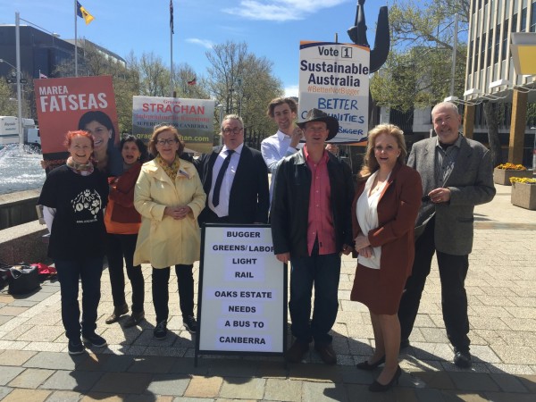 Independent and minor party candidates for Kurrajong joined forces on policies for Oaks Estate.