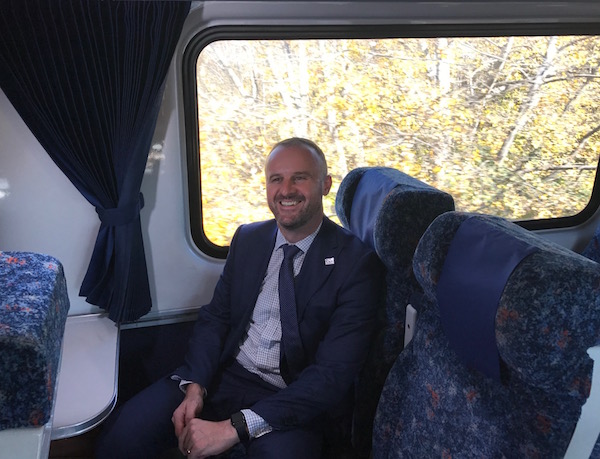 Barr takes train to lobby NSW on rail upgrade partnership