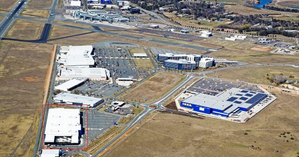 Bunnings Warehouse Canberra Airport opens doors