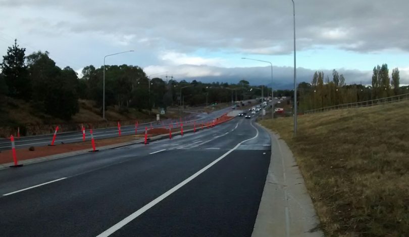 Oncoming traffic from Weston on the Cotter Road.