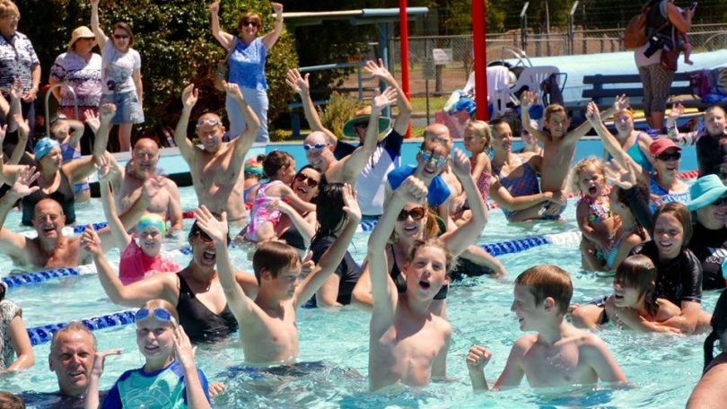 Around 120 people turned out the Pack the Pool event in Batemans Bay in November 2017 arguing for a 50m pool to be retained. Photo: Fight for Batemans Bay 50m Pool Facebook.