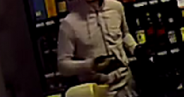 Man steals cash register from Oaks Estate liquor store