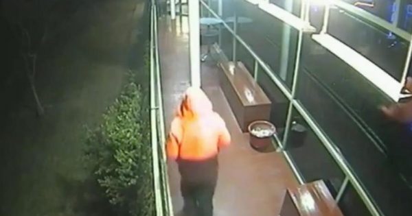 Police release CCTV footage of vehicle flashing headlights just before club robbed