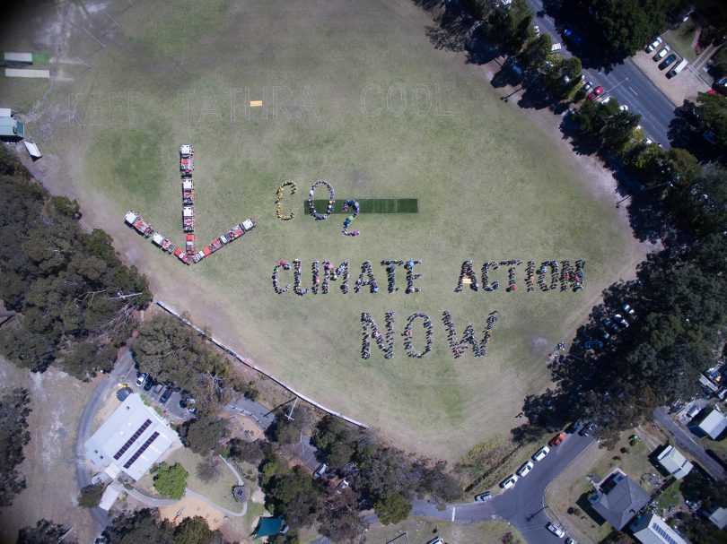 Part of the Clean Energy for Eternity human sign of September 30, 2018. Photo: Chris Sheedy, Reflex.