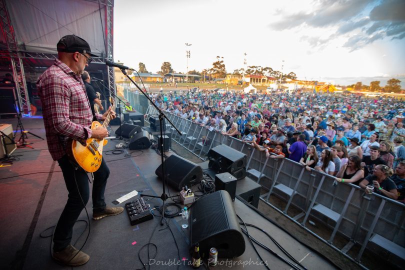 Around 2,500 attended, with some of the biggest names in Australian music pitching in at the Parkes Showground - Hoodoo Gurus, 1927, and Mark Seymour. Photo: Peter Whiter.