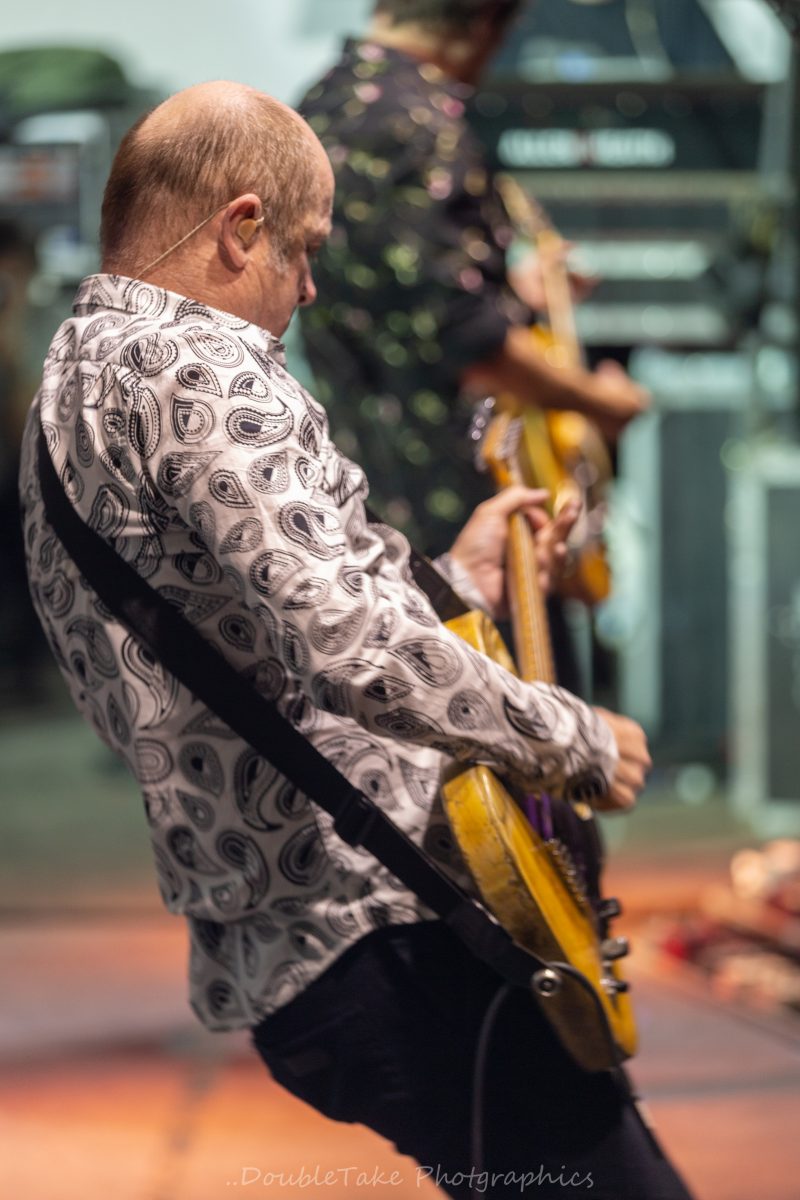 Dave Faulkner from the Hoodoo Gurus rocking in Parkes. Photo: Peter Whiter