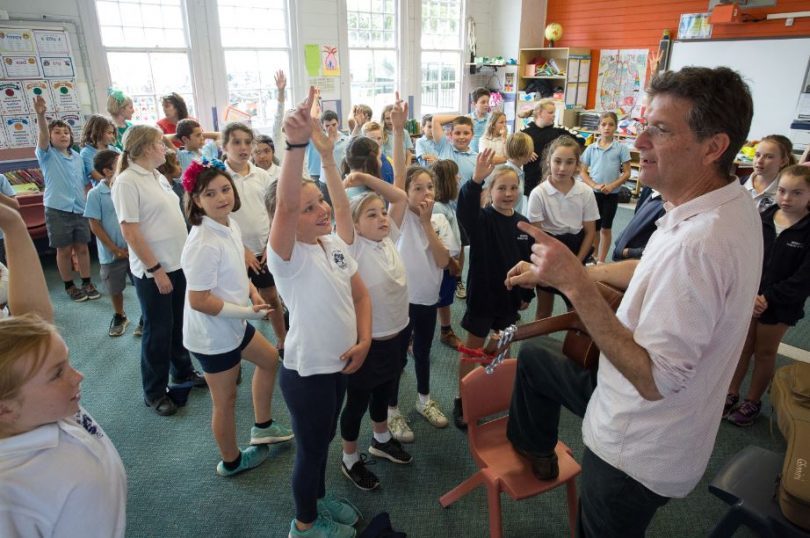 Geoffrey Badger with students of Bermagui Public School. Photo: Chris Sheedy.