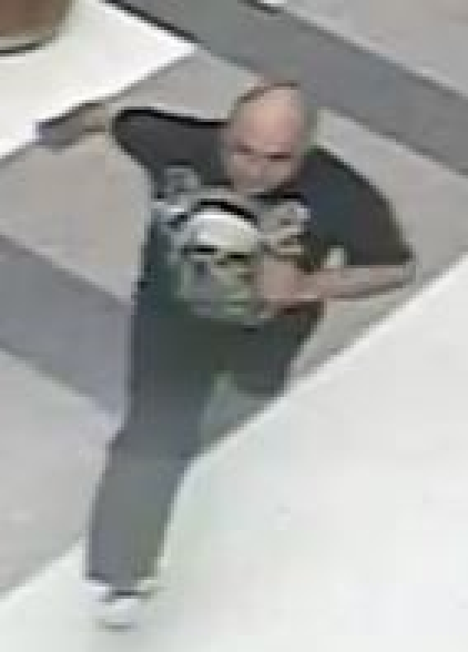 Police look for ring thief who allegedly robbed Gungahlin jewellery store