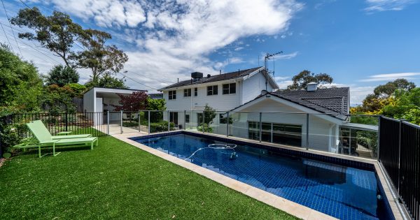 39 homes and two auctioneers: Ray White Canberra's summer sale set to sizzle