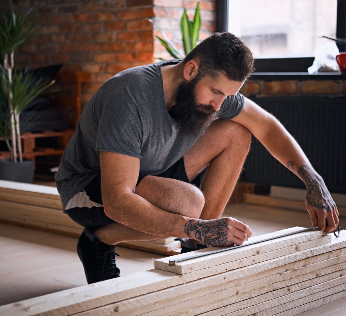 carpenter measuring boards