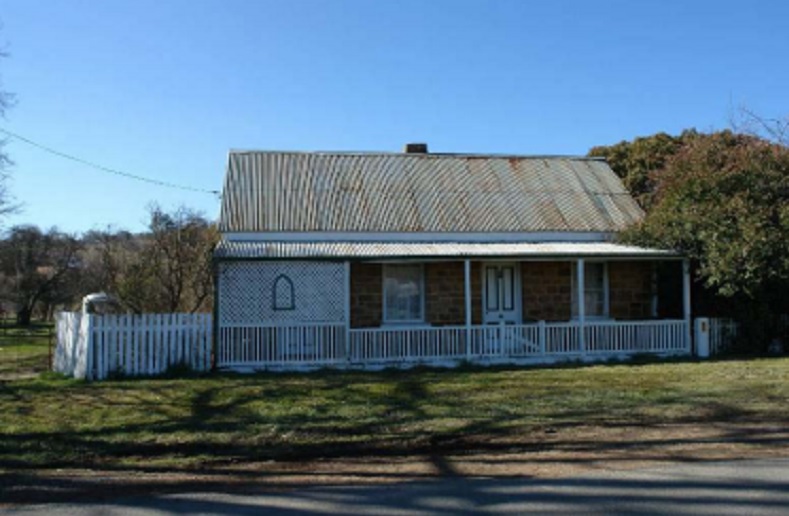 The former Hoskinstown hotel, at the start of the trail.