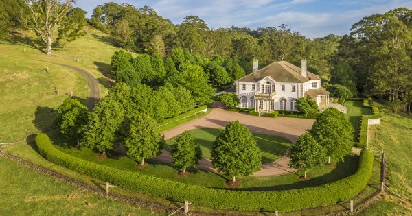 Grand mansion for sale in the Southern Highlands exudes rural romanticism