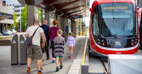 Canberra Metro apologises to teenager threatened with light rail fine for not carrying ID