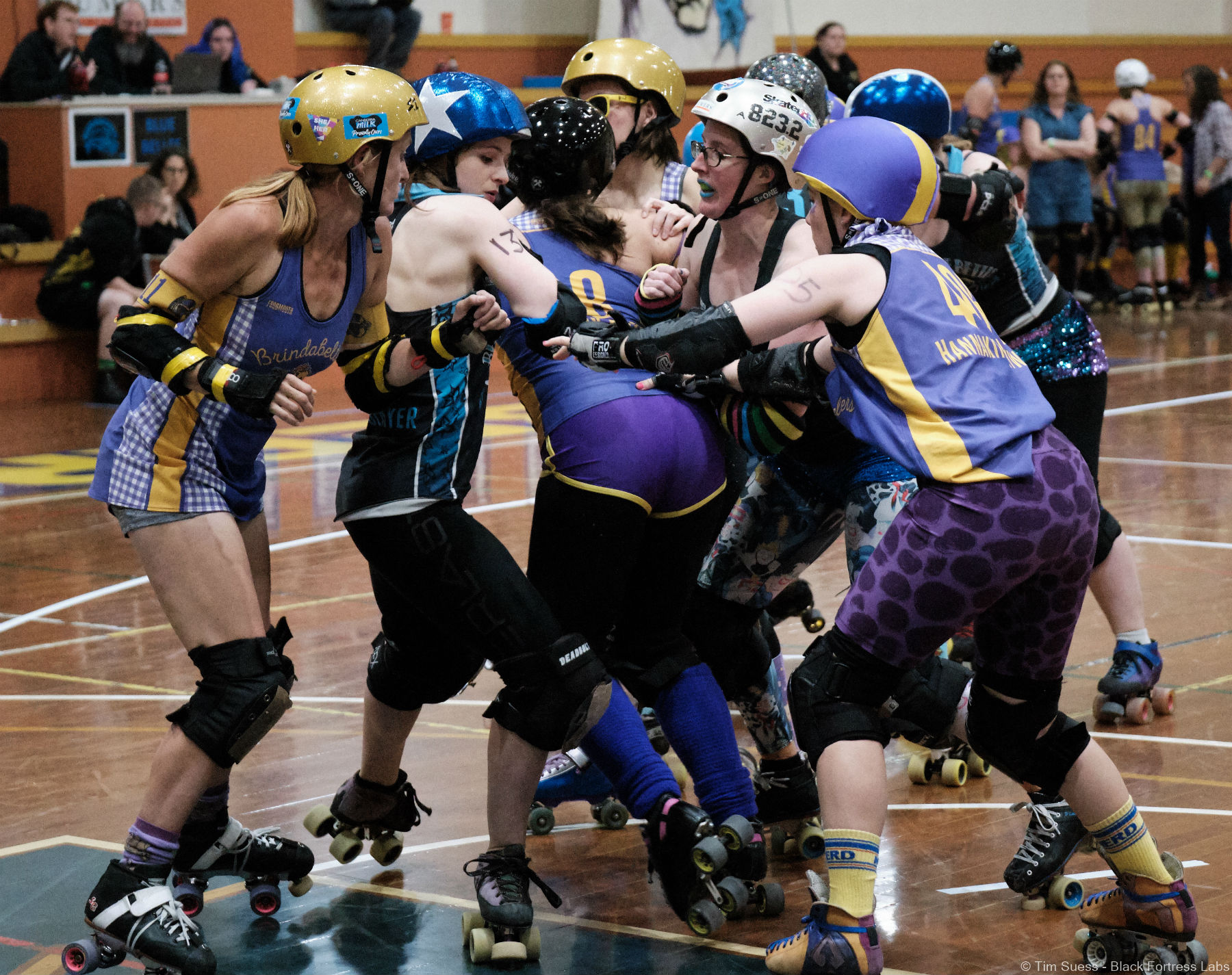 Black and Blue Belles jammer pushing to get through a pack of Brindabelters blockers