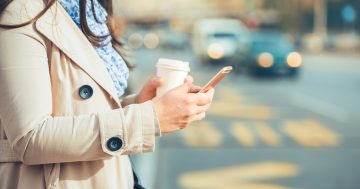 Smartphone zombies: Call for $200 fines for distracted pedestrians