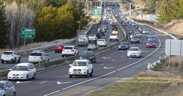 Will painted chevrons prevent the Tuggeranong Parkway car trap?