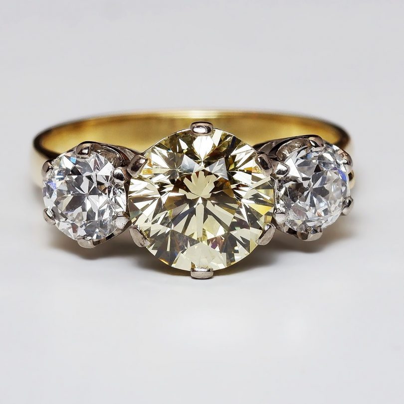 18ct Yellow Gold Diamond Ring