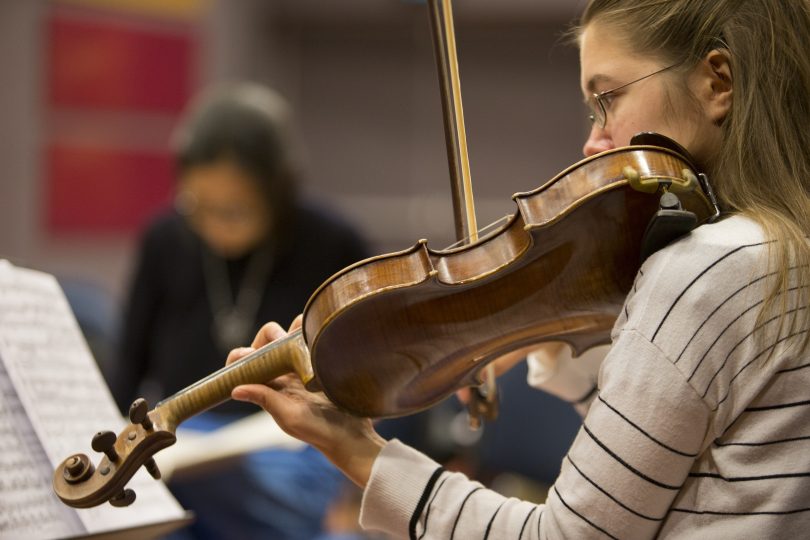 Student playing the violin.