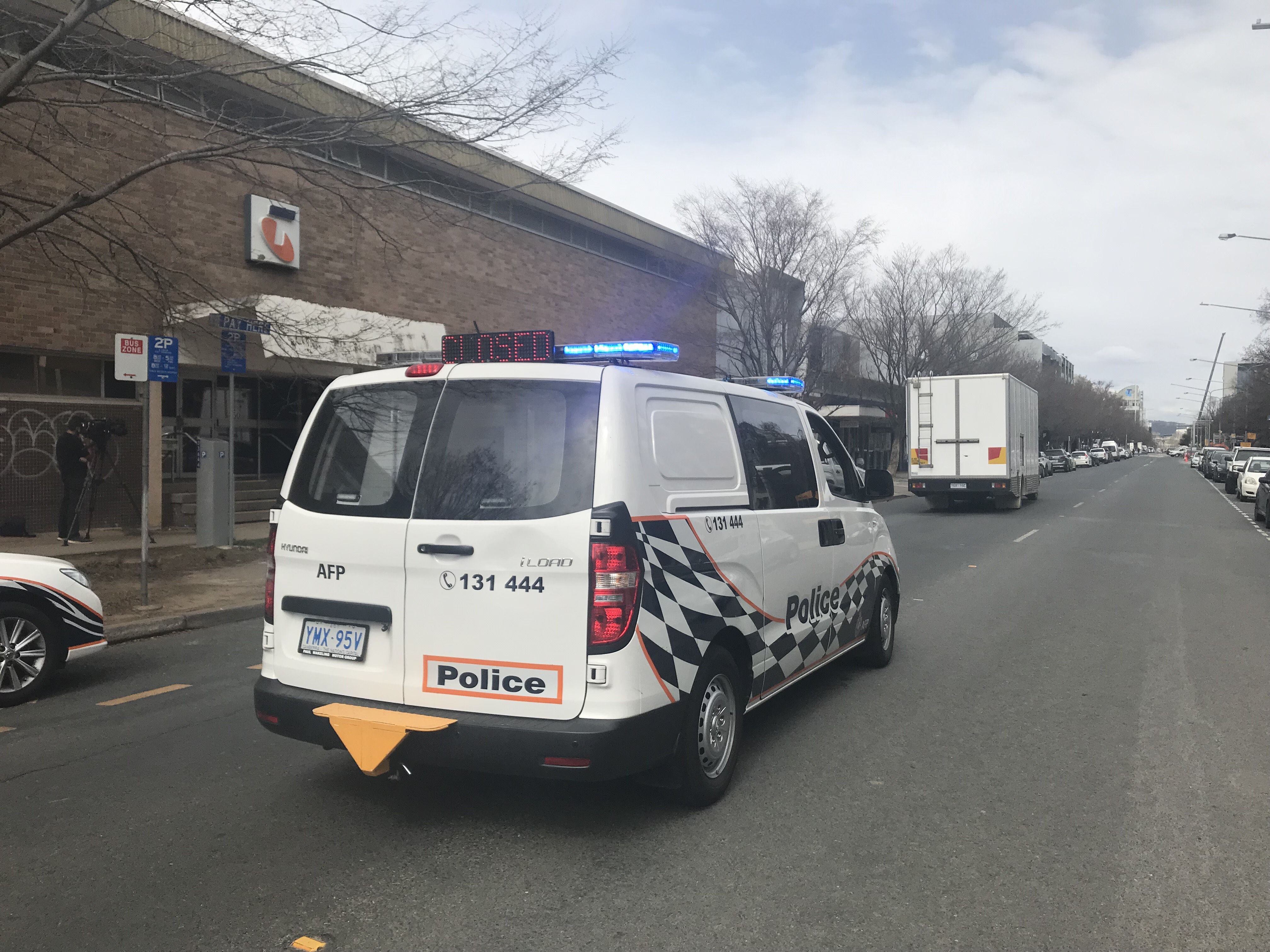 Mort Street reopens after police investigate suspicious package