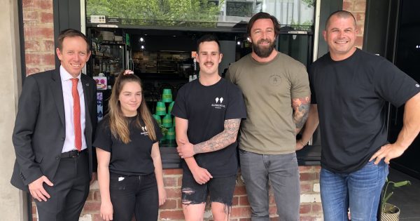 Cafes encouraged to sign up for Canberra's new reusable coffee cup scheme