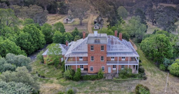 Imagine a most marvellous mansion, your dream house is here in Yass!