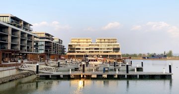 Seaplane shows how lake could be put to use