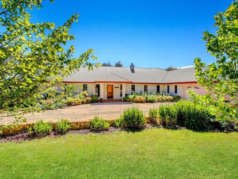 Rendered double-brick with cathedral ceilings and views 