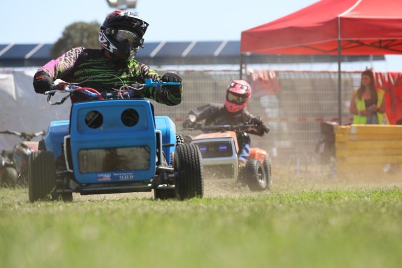 Lawn Mower Racing 