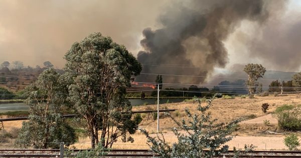 Increased heatwave forecast sees warning issued over health risks of heat and smoke