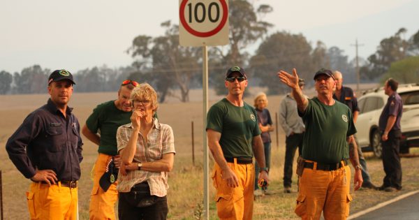 Tharwa residents still feeling safe in face of unpredictable Orroral Valley fire threat