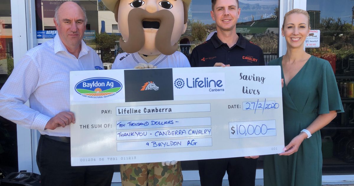 Toss the boss and a 10 k walk pays off for Lifeline Canberra | Riotact