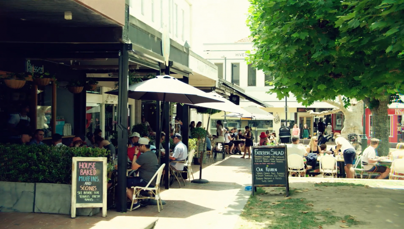 Outdoor diners at Manuka cafes.