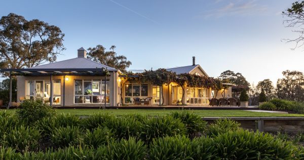 'Wurinyan' - a stunning executive residence only half an hour from Canberra