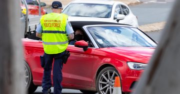 Stranded Canberrans begin arriving home from the NSW-Victoria border