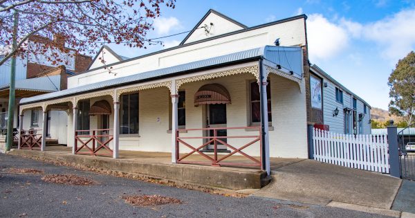 Literary history at Mayfield Mews and Albury House in Bowning going to auction
