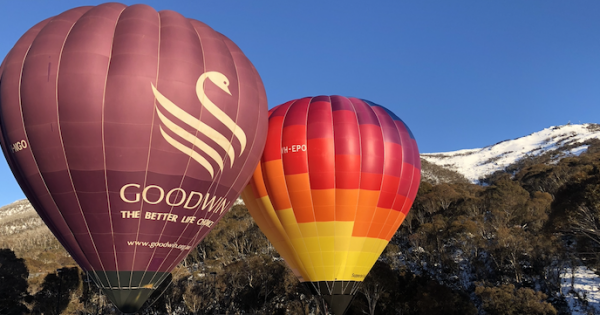 Hot air balloons undertake history-making flight from Thredbo over Snowy Mountains
