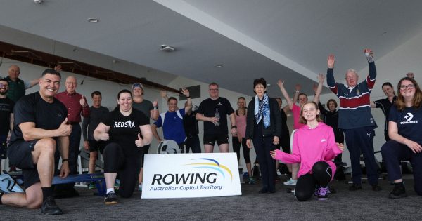 Governor-General joins veterans for a row