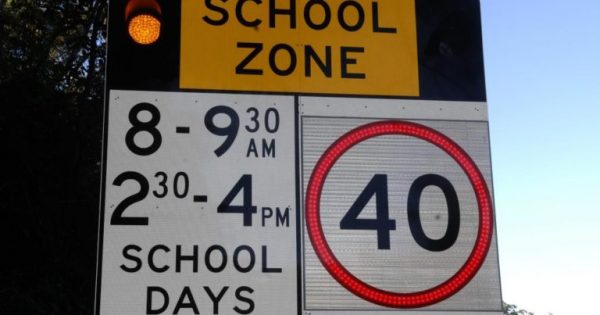 Liberals again pledge flashing lights for school zones in safety package