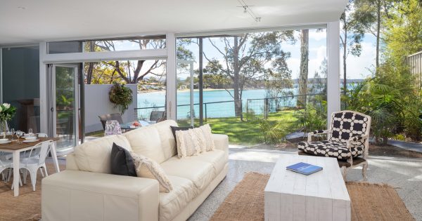 Designer duplex with panoramic ocean views in Sunshine Bay